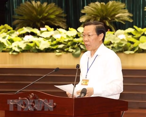 Ông Phan Văn Mãi, Ủy viên Trung ương Đảng, Phó Bí thư Thành ủy, Chủ tịch Ủy ban nhân dân Thành phố Hồ Chí Minh phát biểu. (Ảnh: Trí Dũng.TTXVN)