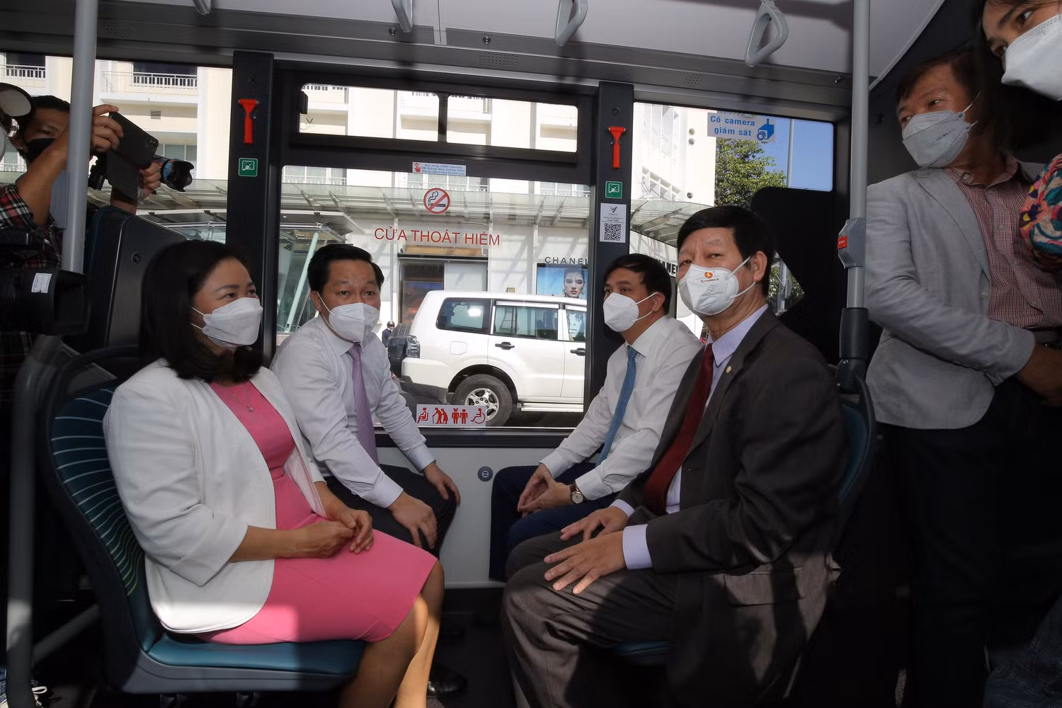 Các đại biểu trải nghiệm xe buýt điện VinBus Các đại biểu trải nghiệm xe buýt điện VinBus