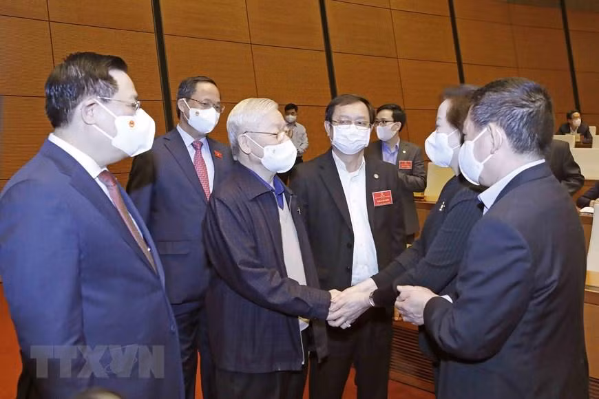 Tổng Bí thư Nguyễn Phú Trọng, Chủ tịch Quốc hội Vương Đình Huệ với các đại biểu. (Ảnh: Doãn Tấn/TTXVN) Tổng Bí thư Nguyễn Phú Trọng, Chủ tịch Quốc hội Vương Đình Huệ với các đại biểu. (Ảnh: Doãn Tấn/TTXVN)