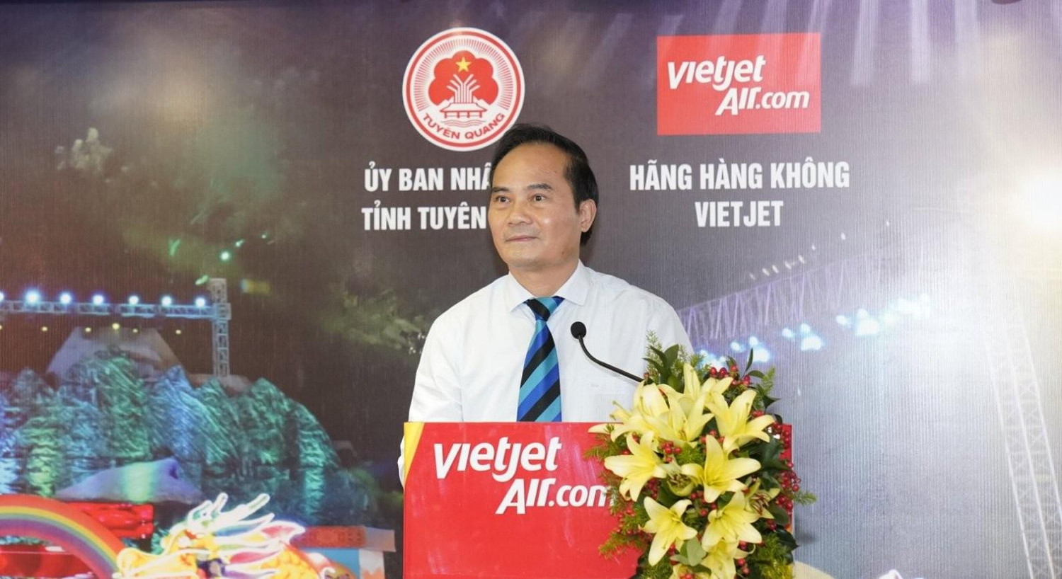 Ông Hoàng Việt Phương, Phó Chủ tịch tỉnh Tuyên Quang phát biểu tại buổi hội nghị. Ông Hoàng Việt Phương, Phó Chủ tịch tỉnh Tuyên Quang phát biểu tại buổi hội nghị.
