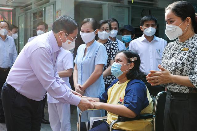 Thủ tướng đề nghị Ủy ban nhân dân Thành phố Hồ Chí Minh và các cơ quan tạo điều kiện tốt nhất cho Trung tâm hoạt động. Ảnh: VGP/Nhật Bắc