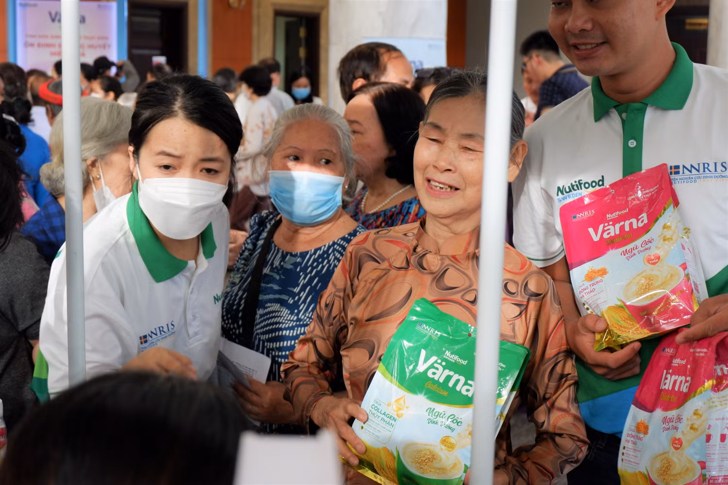 Värna là bộ giải pháp dinh dưỡng “đo ni đóng giày” cho người cao tuổi Việt Nam. Värna là bộ giải pháp dinh dưỡng “đo ni đóng giày” cho người cao tuổi Việt Nam.
