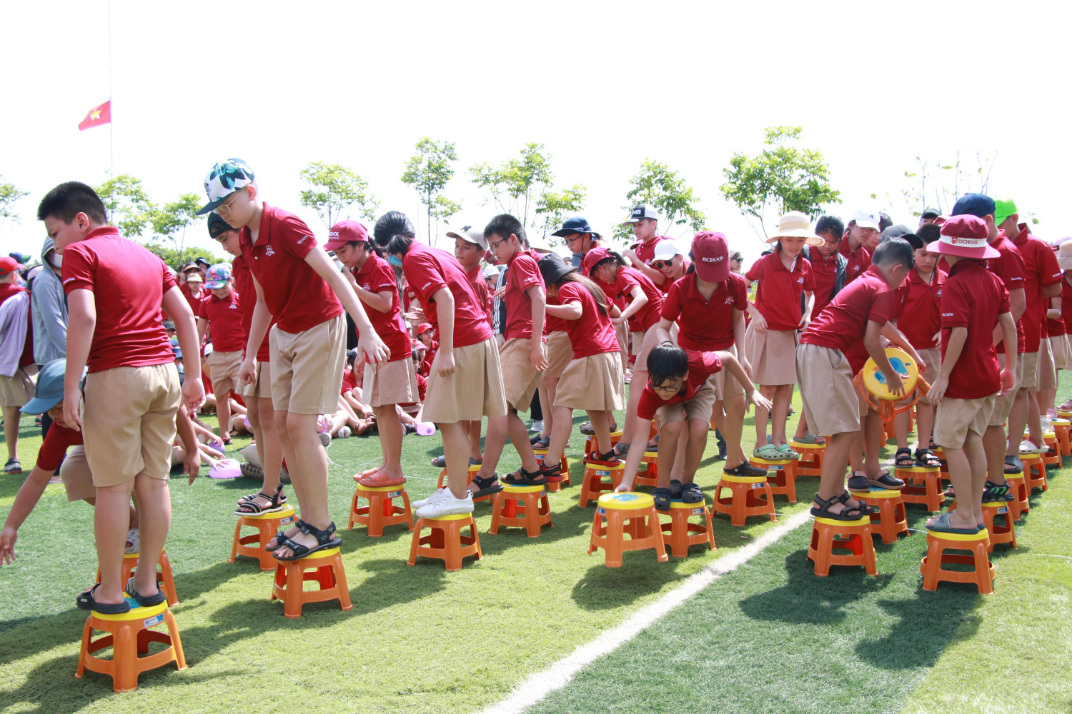 Học sinh khối Tiểu học chơi team building tại Khu du lịch Đá Bạc ECO Học sinh khối Tiểu học chơi team building tại Khu du lịch Đá Bạc ECO