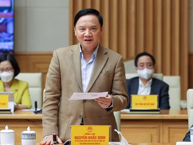 Phó Chủ tịch Quốc hội Nguyễn Khắc Định: "Có những chuyển biến rất tích cực trong phòng, chống dịch và phát triển kinh tế-xã hội, nhân dân tự tin, vững vàng hơn, kinh nghiệm của các cơ quan và người dân nhiều hơn" - Ảnh: VGP/Nhật Bắc