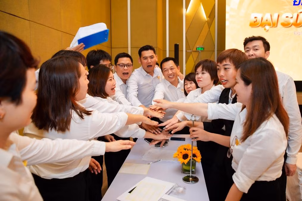 Sun Group đặc biệt được đánh giá cao ở chế độ đãi ngộ hấp dẫn, môi trường làm việc chuyên nghiệp, nhân văn Sun Group đặc biệt được đánh giá cao ở chế độ đãi ngộ hấp dẫn, môi trường làm việc chuyên nghiệp, nhân văn