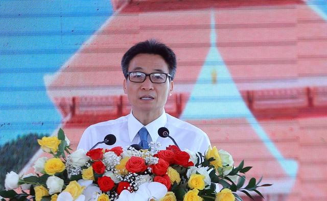 Phó Thủ tướng Vũ Đức Đam: Cần tiếp tục làm tốt công tác quản lý, gìn giữ các công trình ghi công liệt sĩ; thực hiện thật tốt công tác tìm kiếm, quy tập và xác định danh tính liệt sĩ; công tác chăm sóc Mẹ Việt Nam Anh hùng, gia đình liệt sĩ, người có công - Ảnh: VGP/Đình Nam