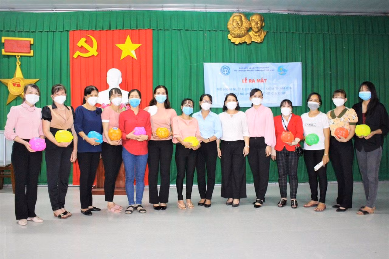 Lễ ra mắt “Mô hình nuôi heo đất tiết kiệm tham gia bảo hiểm xã hội tự nguyện, bảo hiểm y tế hộ gia đình” trên địa bàn thành phố Trà Vinh năm 2021 Lễ ra mắt “Mô hình nuôi heo đất tiết kiệm tham gia bảo hiểm xã hội tự nguyện, bảo hiểm y tế hộ gia đình” trên địa bàn thành phố Trà Vinh năm 2021