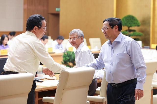Thủ tướng khẳng định Chính phủ luôn cầu thị lắng nghe các ý kiến của các nhà khoa học, nhà quản lý, các tổ chức quốc tế để chủ động phản ứng chính sách phù hợp, kịp thời, khoa học - Ảnh: VGP/Nhật Bắc - Ảnh: VGP/Nhật Bắc