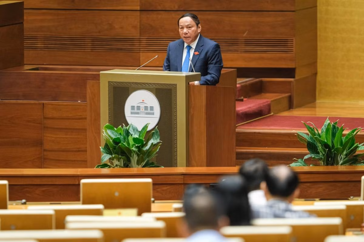 Bộ trưởng Nguyễn Văn Hùng phát biểu tại phiên trả lời chất vấn của đại biểu Quốc hội
