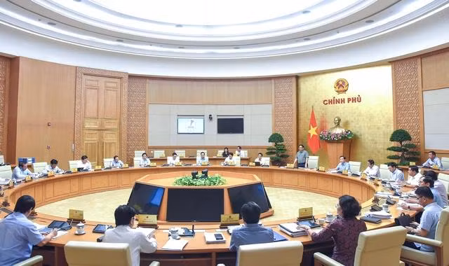 Nội dung đầu tiên được thảo luận tại phiên họp là tình hình kinh tế vĩ mô từ nay đến cuối năm 2022 và những tháng đầu năm 2023. Ảnh: VGP/Nhật Bắc