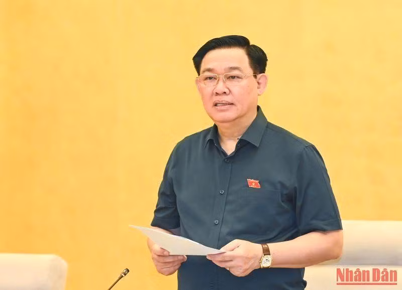 Chủ tịch Quốc hội Vương Đình Huệ phát biểu khai mạc phiên họp.