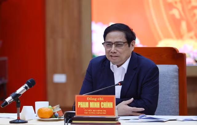 Thủ tướng yêu cầu tổng kết thực tiễn, phân tích kỹ, mổ xẻ những tồn tại, hạn chế, bất cập, phát huy những kết quả, rút ra kinh nghiệm để làm tốt hơn nhiệm vụ thời gian tới. Ảnh: VGP