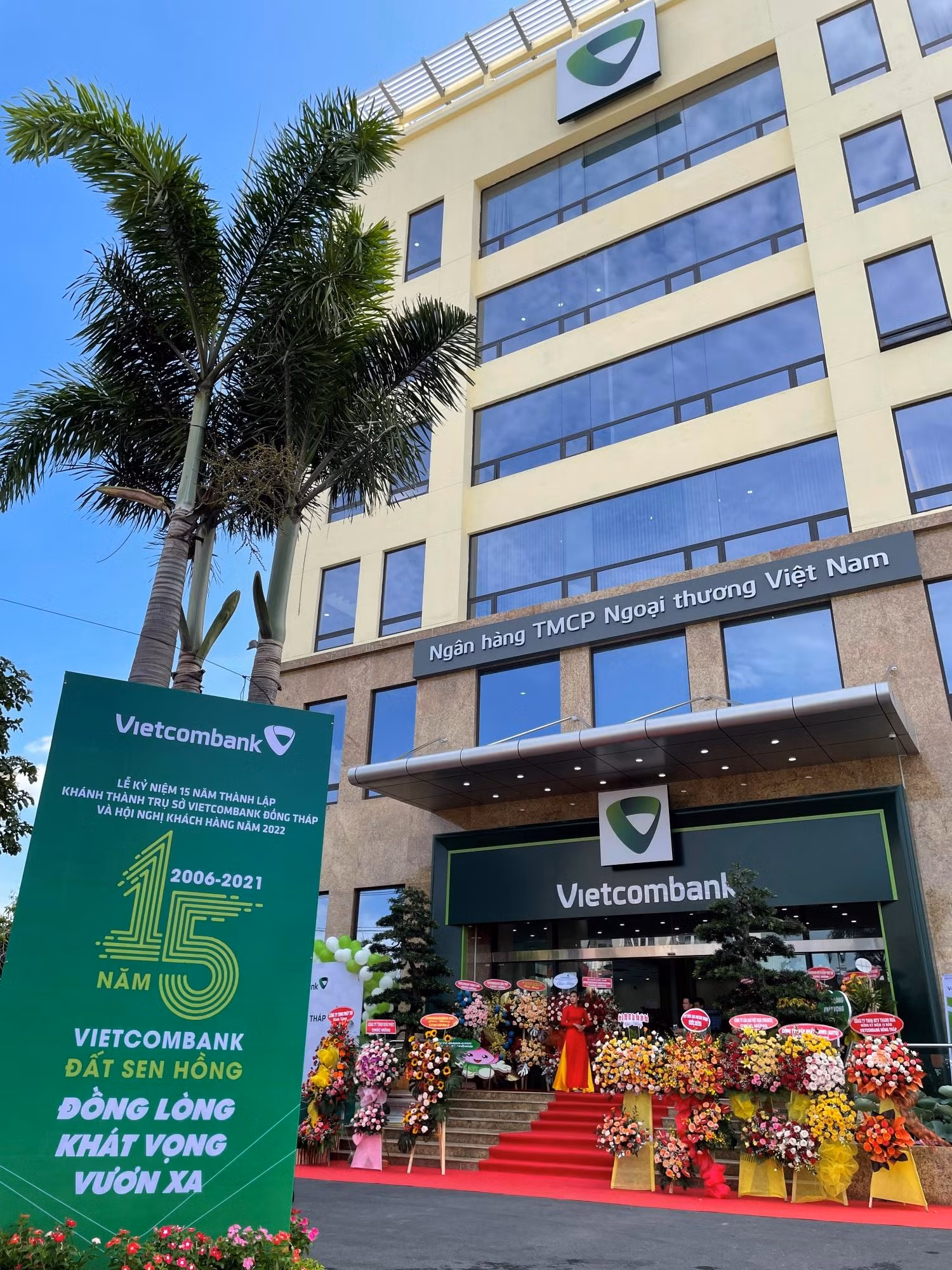Trụ sở hoạt động mới của Vietcombank Đồng Tháp trong ngày khánh thành Trụ sở hoạt động mới của Vietcombank Đồng Tháp trong ngày khánh thành