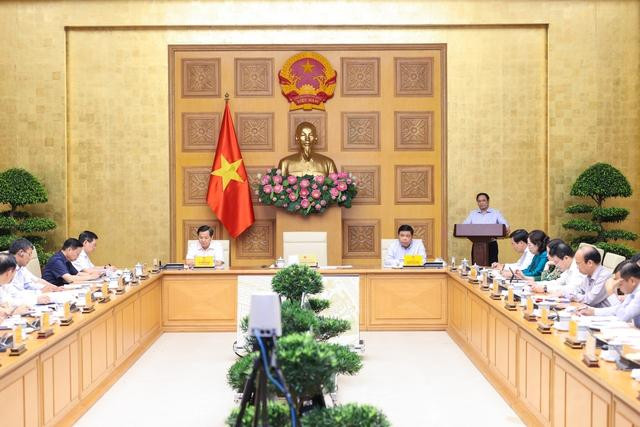 Thủ tướng cho biết đã giao Bộ Kế hoạch và Đầu tư nghiên cứu chuyên đề về giữ vững ổn định kinh tế vĩ mô, kiểm soát lạm phát, bảo đảm các cân đối lớn của nền kinh tế - Ảnh: VGP/Nhật Bắc