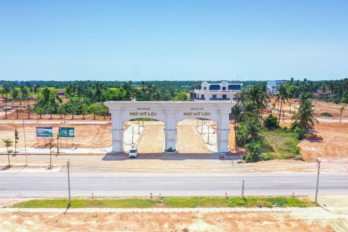 Thiết kế được chăm chút kỹ lưỡng từ cổng chào cho đến hoàn thiện mặt ngoài chuỗi shophouse, toát lên vẻ tráng lệ của phong cách kiến túc tân cổ điển, trường tồn với thời gian. Ảnh: GH Thiết kế được chăm chút kỹ lưỡng từ cổng chào cho đến hoàn thiện mặt ngoài chuỗi shophouse, toát lên vẻ tráng lệ của phong cách kiến túc tân cổ điển, trường tồn với thời gian. Ảnh: GH