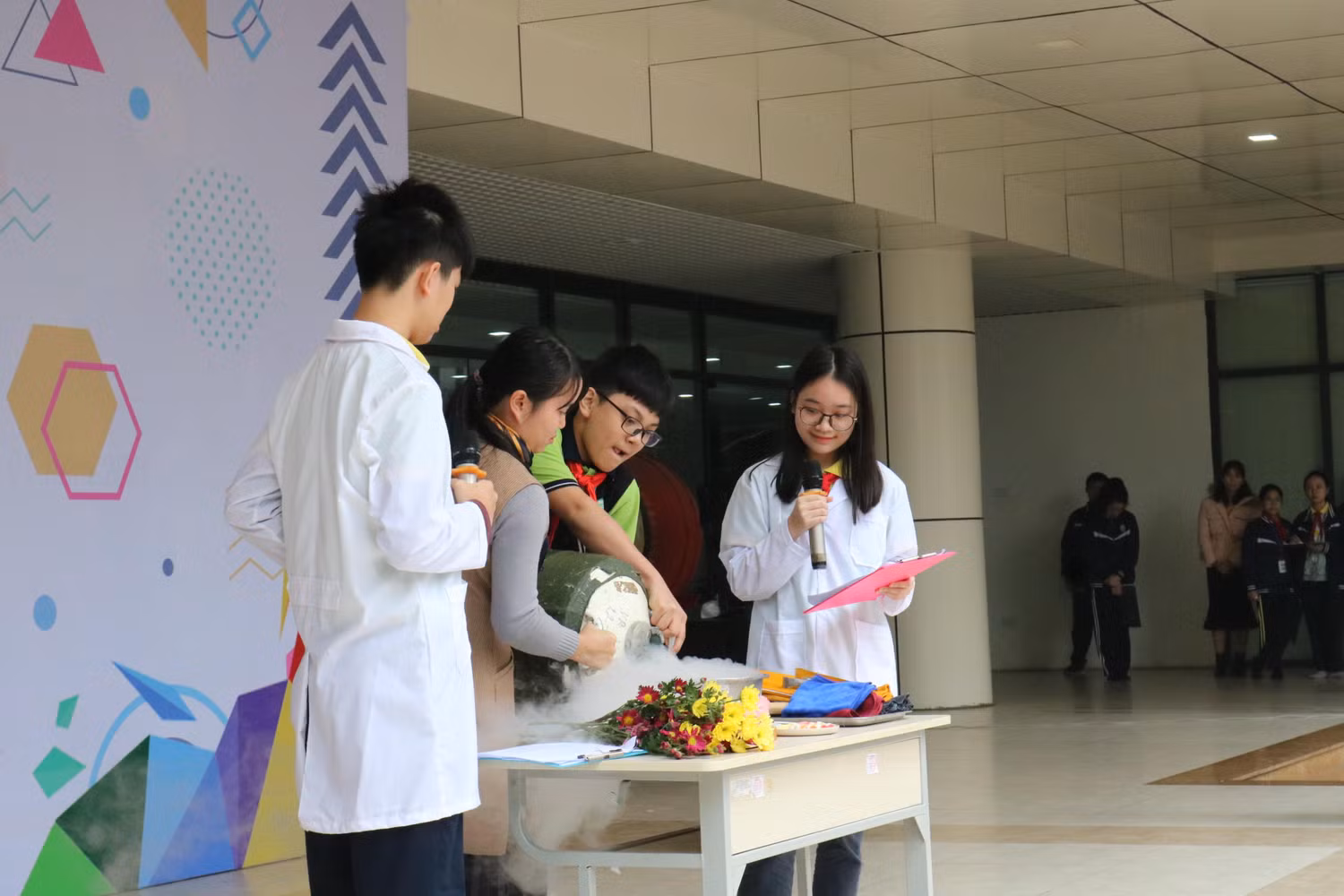 Trải nghiệm sử dụng Nitor hóa lỏng đông lạnh hoa, bánh kẹo...