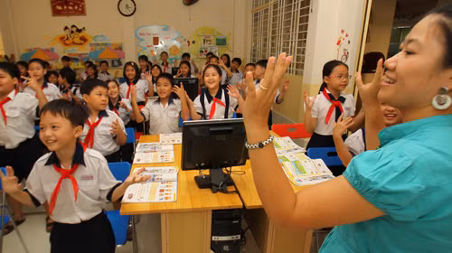 Kí ức của những ông giáo già và chuyện tranh luận về "Bộ phim Thông tư 30" ảnh 2
