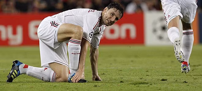 Sang hiệp hai, Milan tỏ ra yếu thế trước Barca.