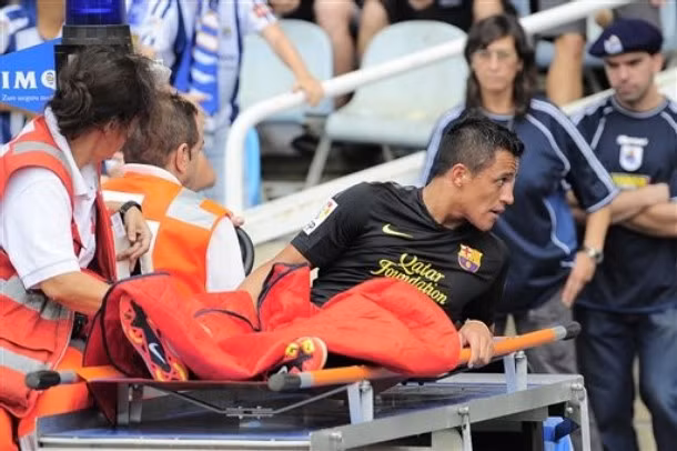 Alexis Sanchez dính chấn thương.