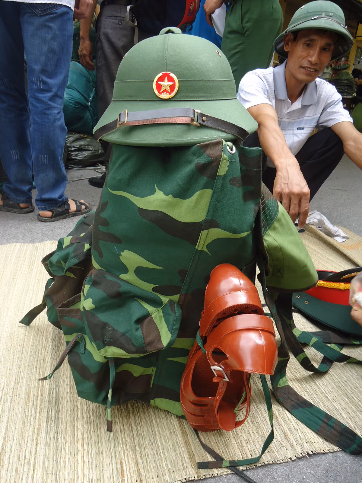 Hãy xem thành quả của các em trong ngày đầu quân ngũ và nhận quân tư trang nào!