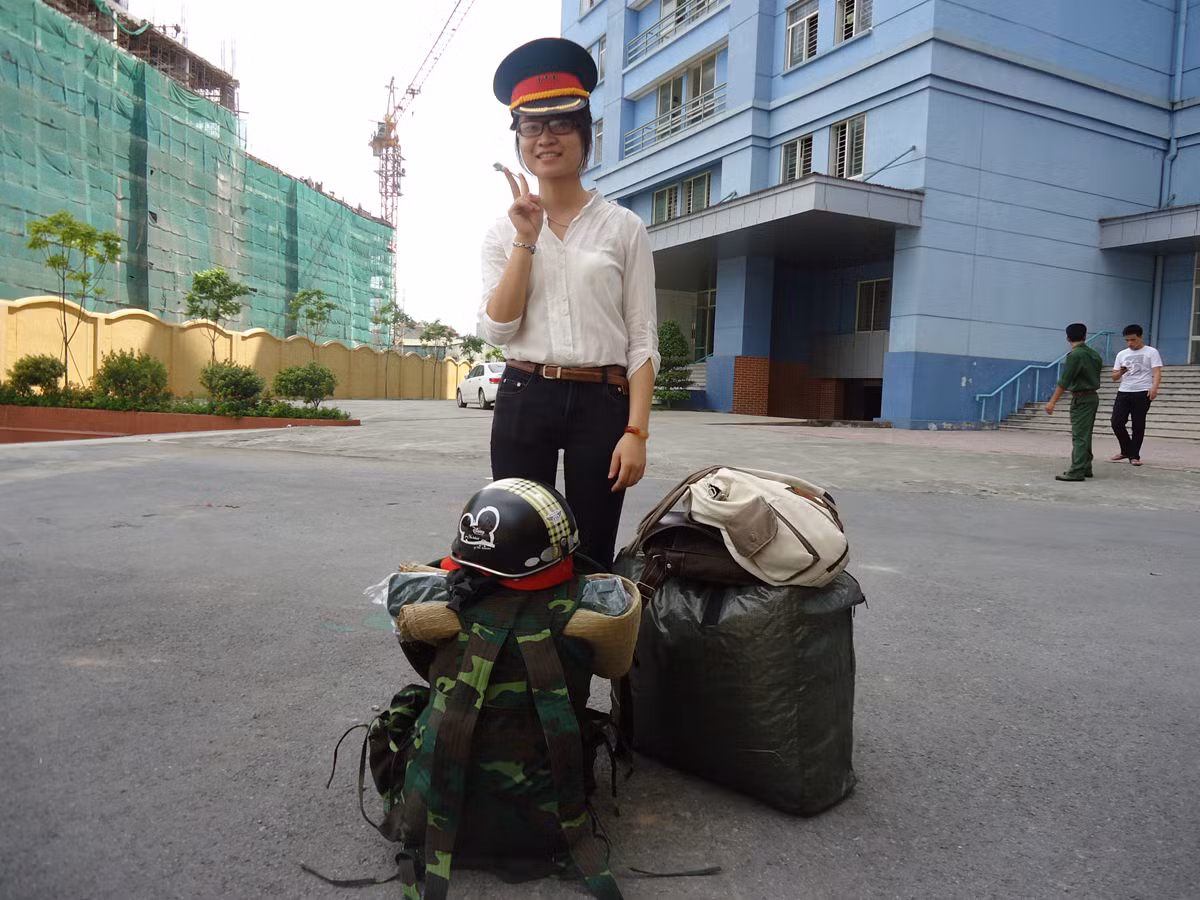 Và đây là một nữ sĩ quan tương lai!