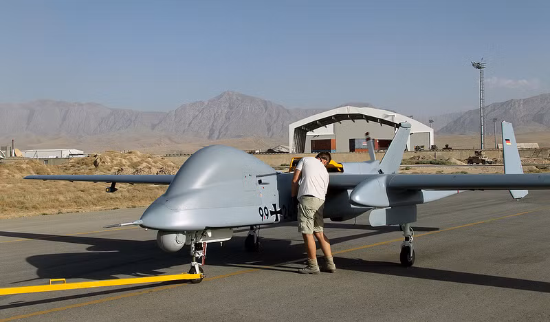 Máy bay không người lái Heron của Lực lượng Hỗ trợ An ninh Quốc tế tại Afghanistan.