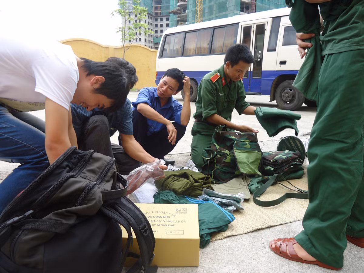 Bố mẹ các em cũng cảm thấy yên tâm và phấn khởi khi con mình được các anh chị học viên khóa trên giúp đỡ rất nhiệt tình.