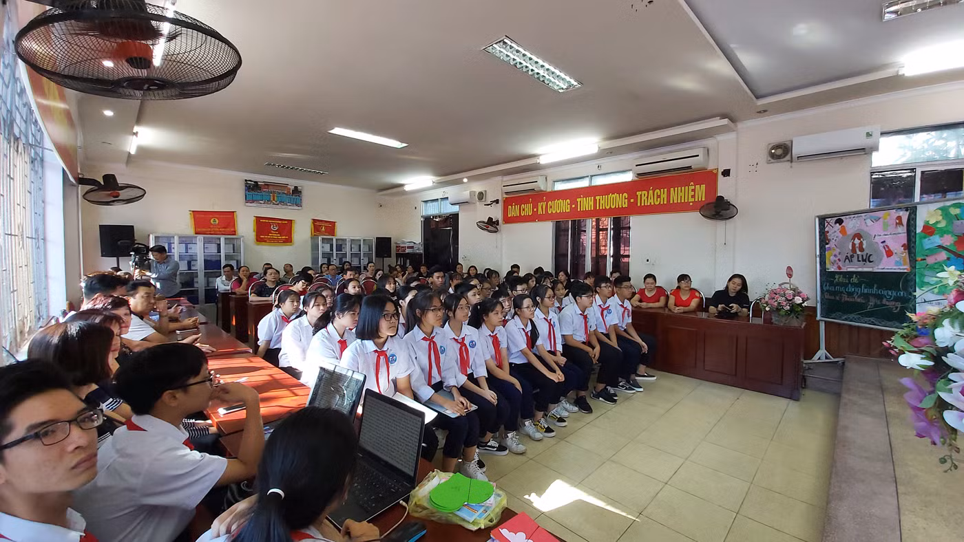 Năm học này, Trường Trung học cơ sở Tô Hiệu đã đổi mới trong cách tổ chức họp phụ huynh đầu năm (Ảnh: Lã Tiến) Năm học này, Trường Trung học cơ sở Tô Hiệu đã đổi mới trong cách tổ chức họp phụ huynh đầu năm (Ảnh: Lã Tiến)