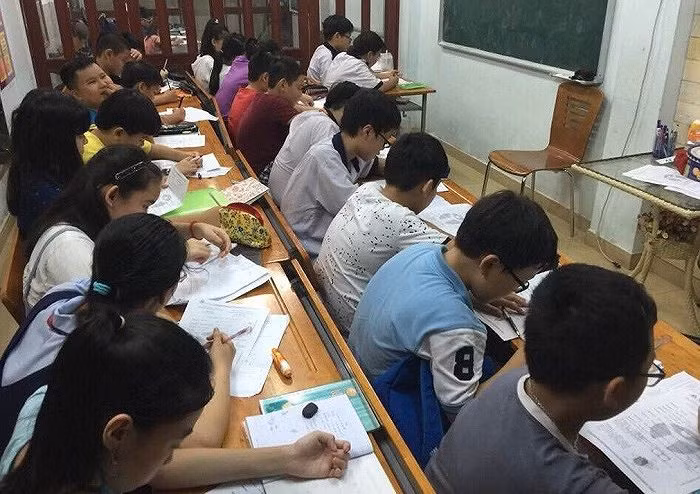 Nhiều nơi đang dạy thêm trái pháp luật, phải ngừng lại ngay lập tức