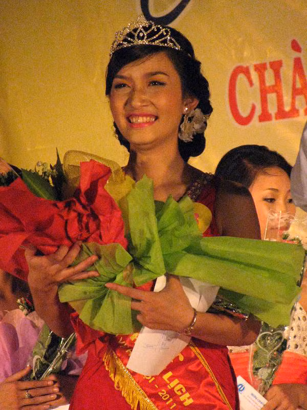 Nguyễn Thị Minh Mùi đăng quang danh hiệu Miss Cao đẳng Nội vụ năm 2011