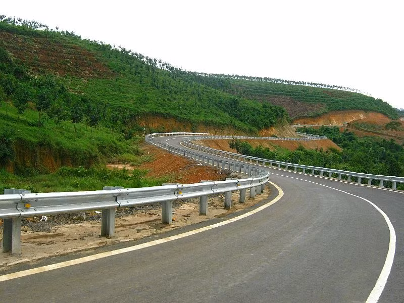 Quanh co, uốn lượn, vẻ đẹp mê hồn của đèo Lộc Bắc (Lâm Đồng) cho những ai yêu thiên nhiên và đam mê khám phá.