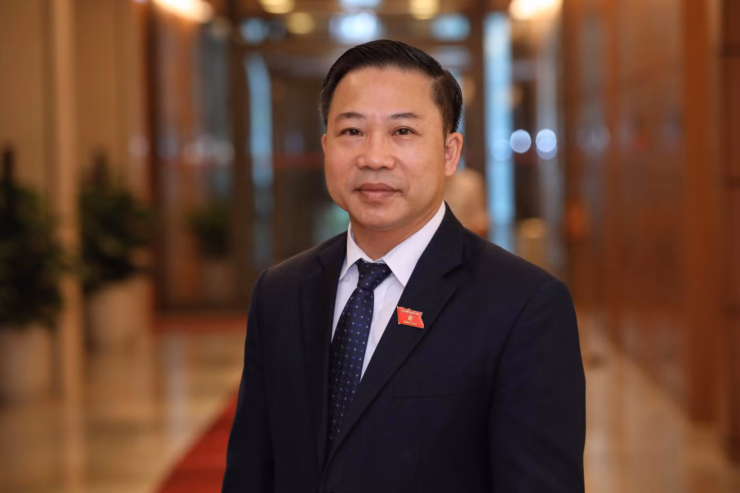 Đại biểu Quốc hội Lưu Bình Nhưỡng bên hành lang Quốc hội. Ảnh: Đại biểu cung cấp