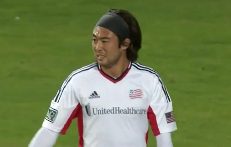 Lee Nguyễn tiếc nuối khi không thể xuyên thủng mành lưới của San Jose Earthquakes. Ảnh chụp từ clip