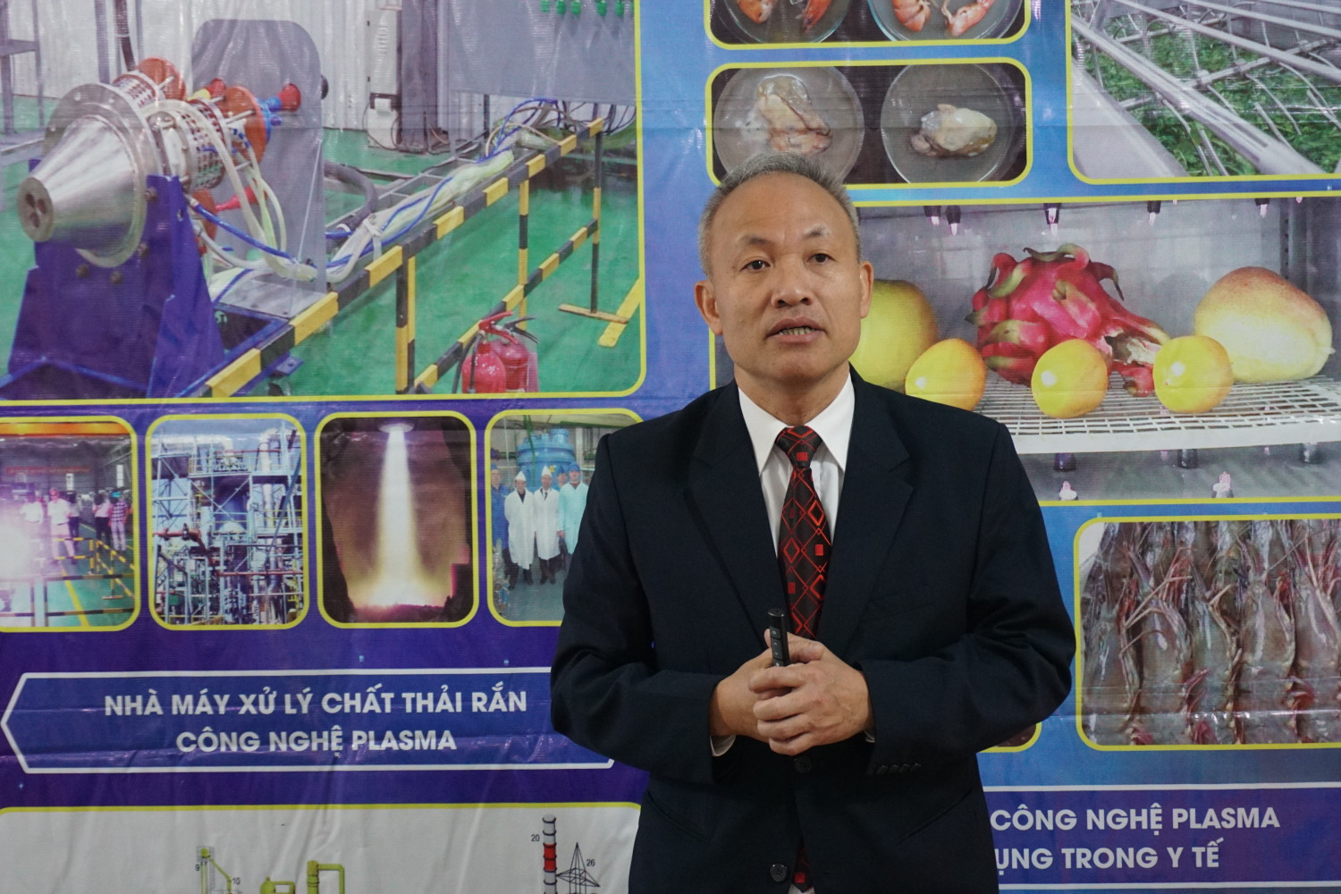 Giáo sư, Viện sĩ Nguyễn Quốc Sỹ - nguyên Trưởng khoa Năng lượng Plasma, Đại học Năng lượng quốc gia Nga, hiện là Viện trưởng Viện công nghệ VinIT.