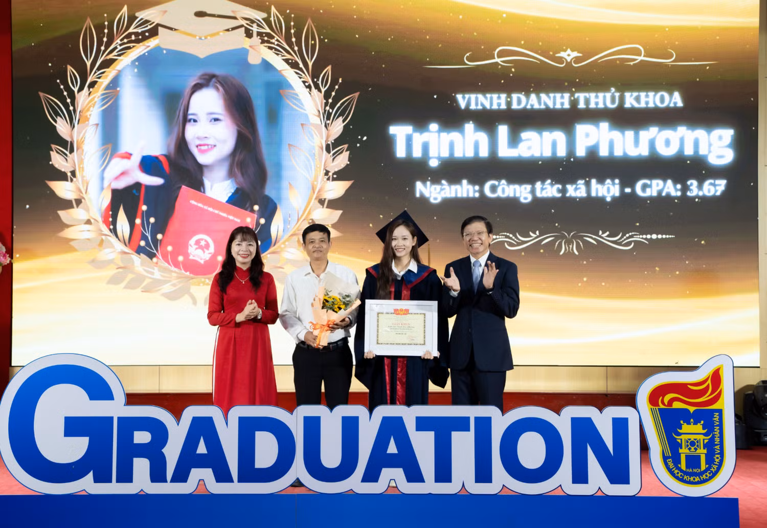 thủ khoa (1).jpeg