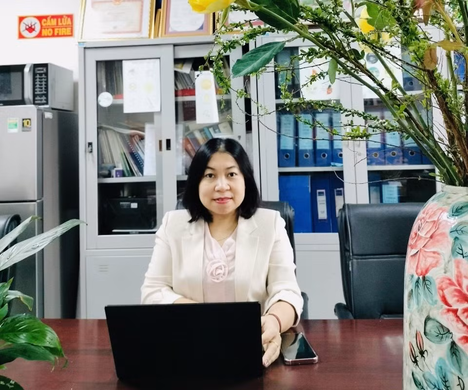 Cô Huyền.jpg