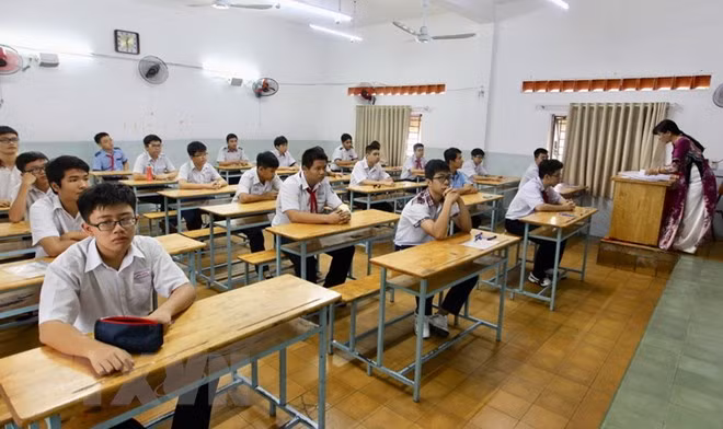 Thí sinh tham gia kì thi tuyển sinh vào lớp 10 (Ảnh minh họa: TTXVN).