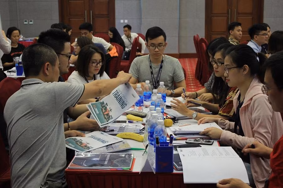 Nhóm cán bộ điều hành cao cấp sẽ được tham gia khóa đào tạo sẽ có cơ hội tham gia 4 khóa đào tạo trong nước và 2 khóa đào tạo thực tế tại các chặng đua F1 Singapore và Australia.