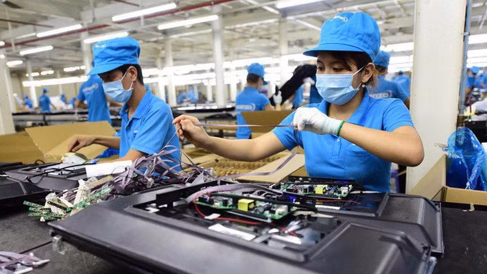 Coi trọng giáo dục lòng yêu nước, tự hào dân tộc và bản lĩnh của doanh nhân