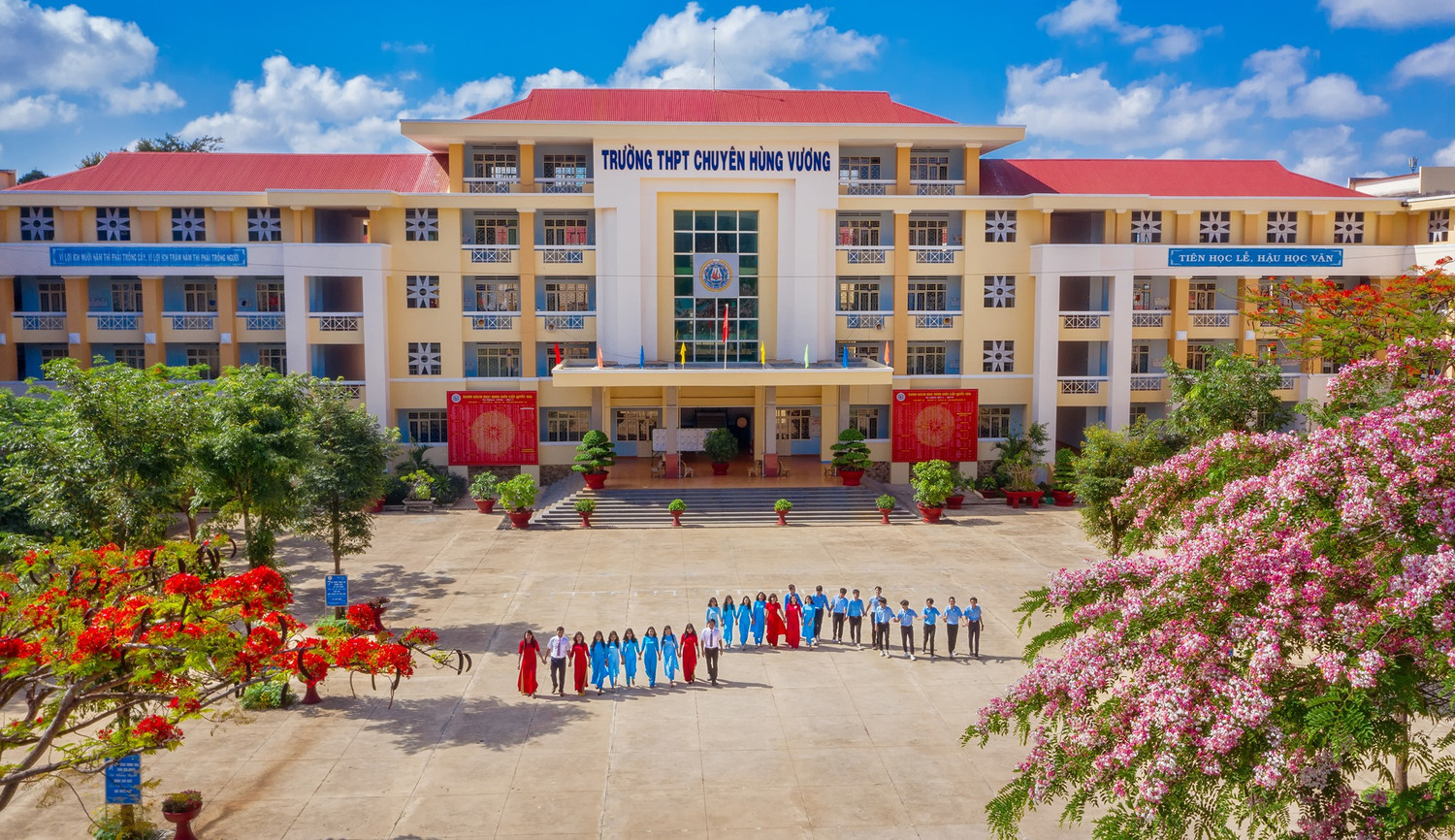 Được biết, đây là năm cuối cùng Trường Trung học phổ thông chuyên Hùng Vương tuyển sinh lớp 10 hệ không chuyên (thực hiện theo Thông tư 05/2023/TT-BGDĐT ngày 28-3-2023 của Bộ Giáo dục và Đào tạo về Quy chế tổ chức và hoạt động của trường trung học phổ thông chuyên) Được biết, đây là năm cuối cùng Trường Trung học phổ thông chuyên Hùng Vương tuyển sinh lớp 10 hệ không chuyên (thực hiện theo Thông tư 05/2023/TT-BGDĐT ngày 28-3-2023 của Bộ Giáo dục và Đào tạo về Quy chế tổ chức và hoạt động của trường trung học phổ thông chuyên)