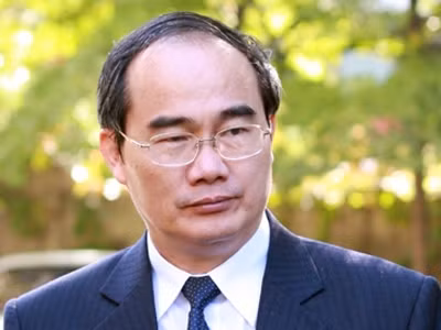 Sáng nay, Thủ tướng Chính phủ Nguyễn Tấn Dũng đọc tờ trình đề nghị miễn nhiệm chức danh PTT với ông Nguyễn Thiện Nhân. Sáng nay, Thủ tướng Chính phủ Nguyễn Tấn Dũng đọc tờ trình đề nghị miễn nhiệm chức danh PTT với ông Nguyễn Thiện Nhân.