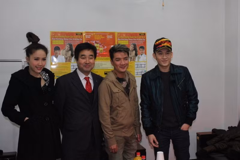 Trong chuyến đi còn có ca sĩ Bảo Thy, Dương Triệu Vũ. Trong chuyến đi còn có ca sĩ Bảo Thy, Dương Triệu Vũ.