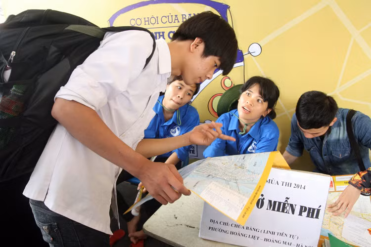 Bên cạnh đó, lực lượng tiếp sức tìm nhà trọ miễn phí giúp thí sinh có được nơi ở chu đáo trong thời gian dự thi đại học.