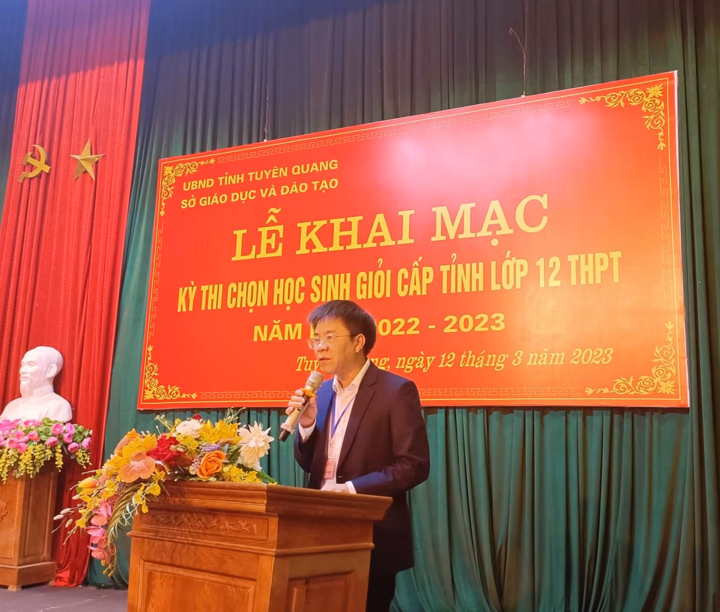 Phó Giám đốc Sở Giáo dục và Đào tạo Tuyên Quang - Nguyễn Văn Hiền phát biểu tại buổi lễ. (Ảnh: Sở GDĐT Tuyên Quang) Phó Giám đốc Sở Giáo dục và Đào tạo Tuyên Quang - Nguyễn Văn Hiền phát biểu tại buổi lễ. (Ảnh: Sở GDĐT Tuyên Quang)