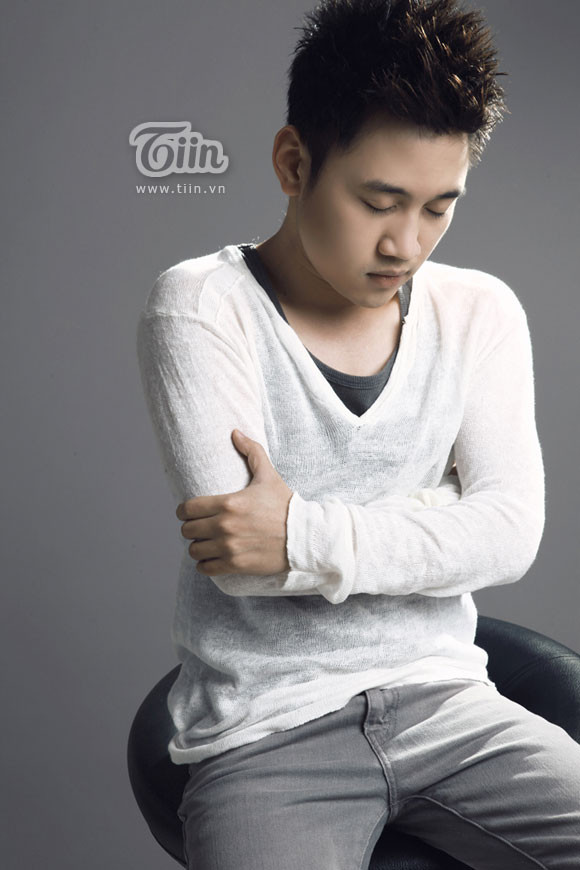 Don Nguyễn nói về đoạn trailer của MV “Anh biết” có cảnh hút Shisa mới tung lên trên mạng: Hút shisa đang là mốt mới trong giới trẻ và Don muốn cập nhật trào lưu đó vào trong MV của mình. Nếu như các quán shisa đều được cấp giấy phép để kinh doanh thì Don nghĩ không có vấn đề gì. Nhưng chỉ là ý tưởng minh họa cho clip thôi nhé, vì ngay cả bản thân Don khi đóng những cảnh này cũng rất là cực vì không biết sử dụng nó.