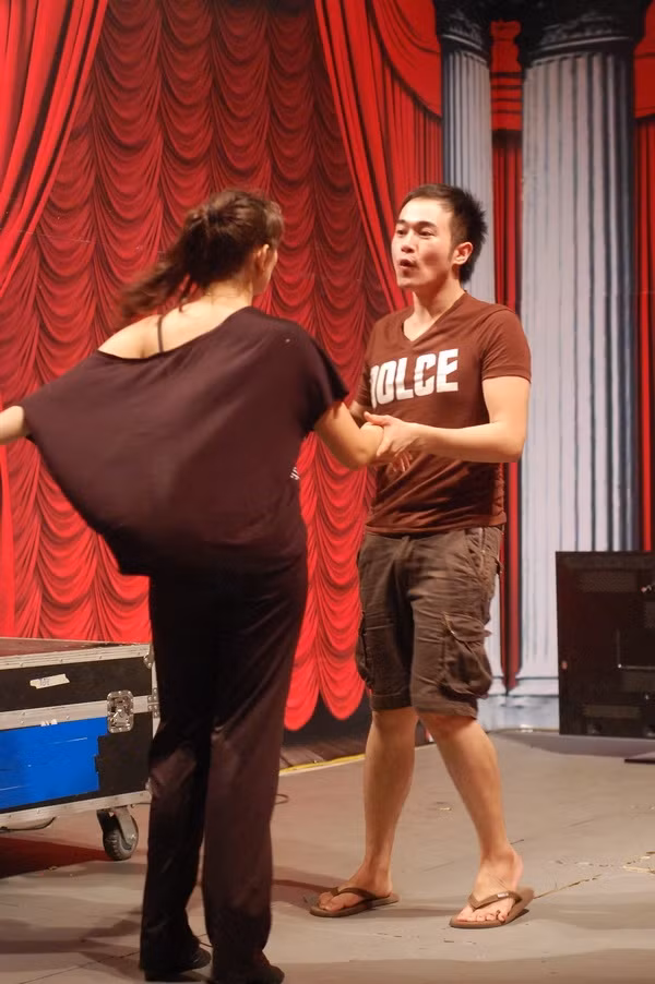 Chưa rõ tối nay anh sẽ thể hiện như thế nào, tuy nhiên, qua các đêm thi, có thể nói anh là ông vua chiêu trò của Bước nhảy hoàn vũ năm nay.