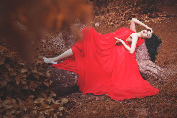 Người đẹp Ngọc Diễm thực hiện bộ ảnh mới mang tên 'Heaven lost' với diễn xuất biểu cảm bằng ánh mắt hút hồn.