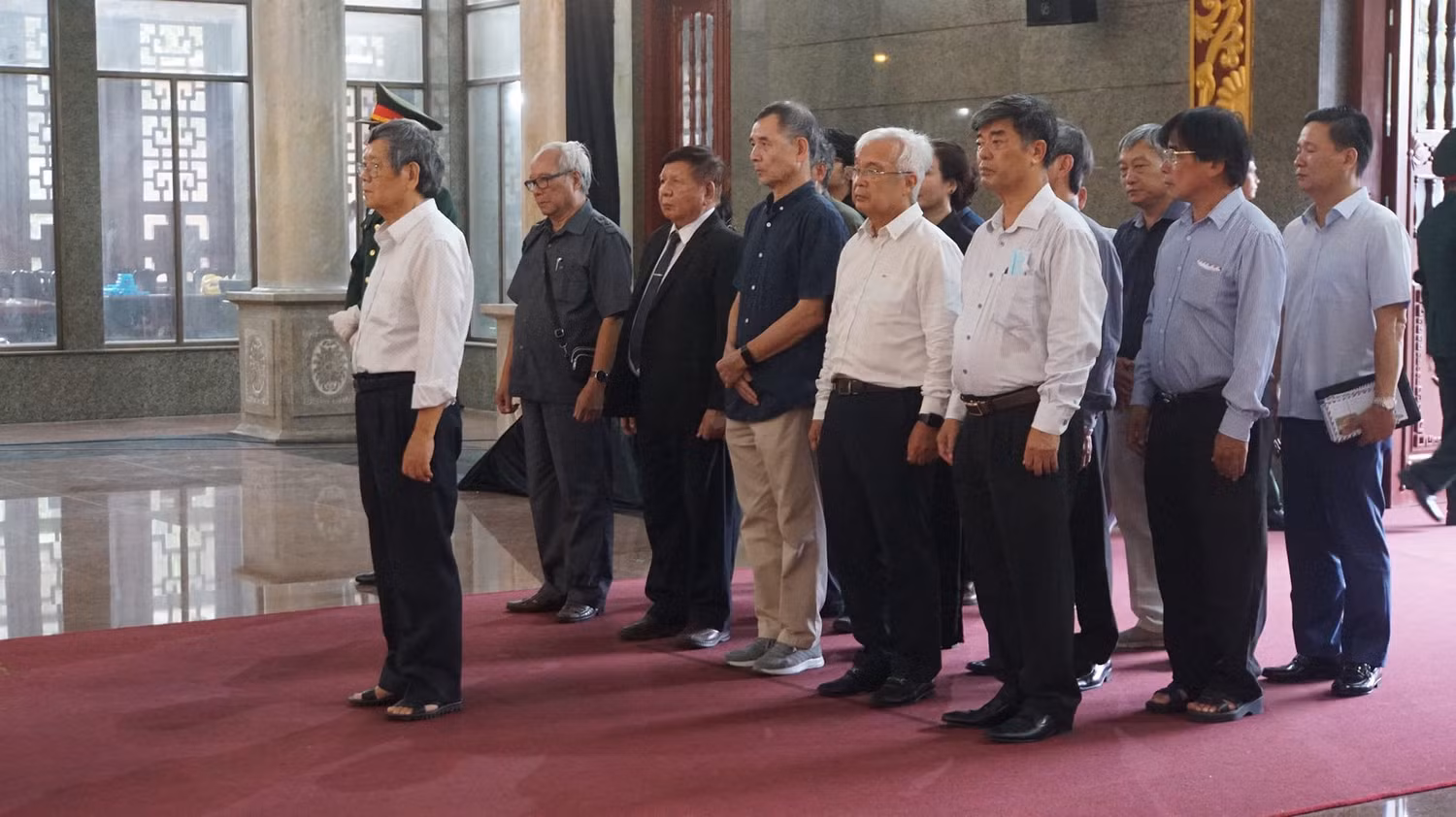 Đoàn Hiệp hội Các trường đại học, cao đẳng Việt Nam vào viếng Giáo sư, Tiến sĩ Trần Hồng Quân (ảnh: V.D) Đoàn Hiệp hội Các trường đại học, cao đẳng Việt Nam vào viếng Giáo sư, Tiến sĩ Trần Hồng Quân (ảnh: V.D)