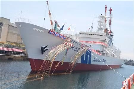 Ngày 4/7/2012, tại thành phố Yokohama, Nhật Bản, Lực lượng Bảo vệ bờ biển nước này đã tổ chức lễ đặt tên và hạ thủy tàu tuần tra Akitsushima (PLH32).