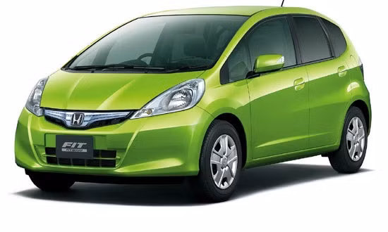 2. Honda Fit 2011: So với “đồng hương” Toyota Yaris, Honda Fit 2011 mạnh mẽ hơn một chút với khối động cơ i-VTEC dung tích 1,5 lít cho công suất 117 mã lực và mô men xoắn 106 lb-ft.